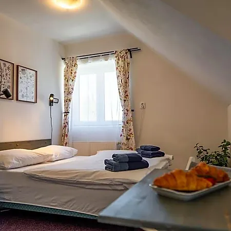 U Kostela * Privlaka